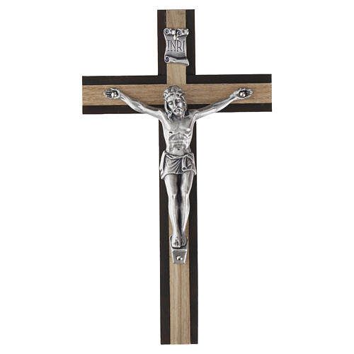Crucifixo de parede 20x10 cm em madeira bicolor com corpo em metal prateado 1