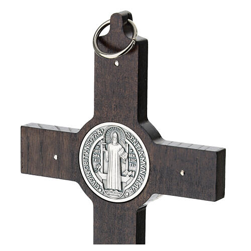 Crucifixo São Bento madeira mogno com base removível e gancho para parede 5