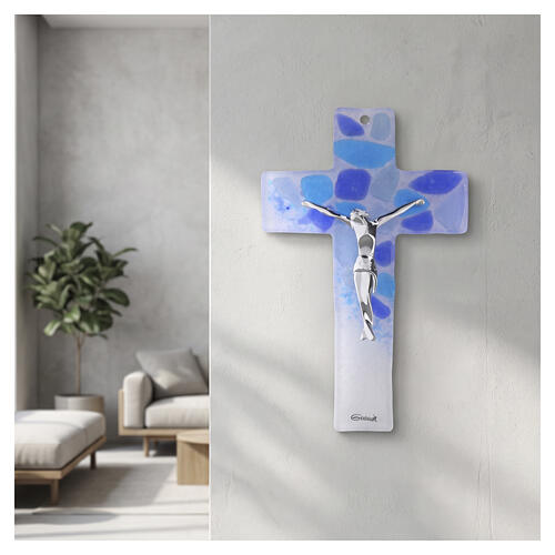 Crucifix galets bleus verre de Murano corps en résine argentée 16 cm 2