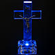 Kreuz aus Glas mit Licht. s3