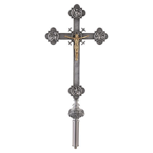 Cruz processional com Cristo e os Quatro Evangelistas base em metal acabamento prateado 240 cm 1