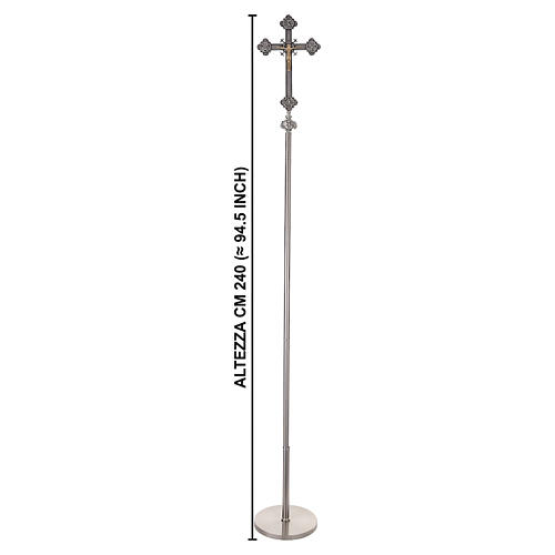 Cruz processional com Cristo e os Quatro Evangelistas base em metal acabamento prateado 240 cm 3
