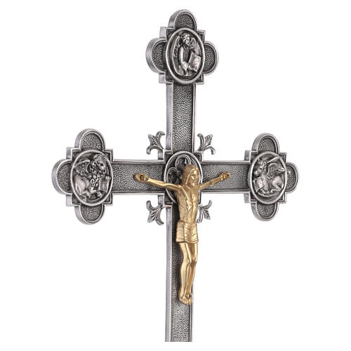 Cruz processional com Cristo e os Quatro Evangelistas base em metal acabamento prateado 240 cm 6