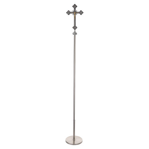 Cruz processional com Cristo e os Quatro Evangelistas base em metal acabamento prateado 240 cm 10