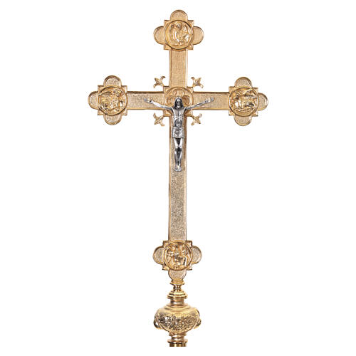 Cruz procesional Cristo y cuatro evangelistas base en metal acabado dorado 240 cm 1