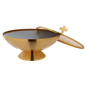 Cuve baptismale dorée