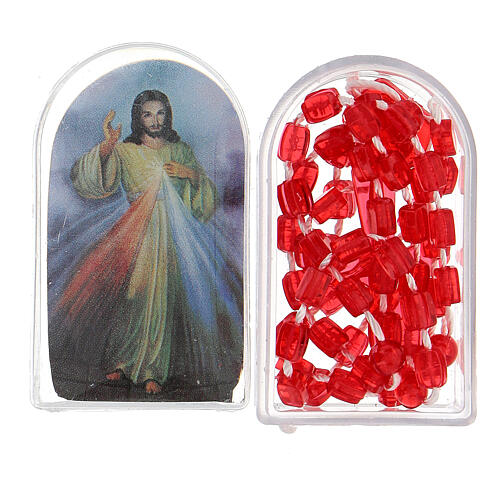 Różaniec z czerwonymi koralikami z plastiku na sznurku z pudełkiem z wizerunkiem Jezusa Miłosiernego, 3x5 1