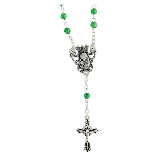 Halskette mit grűnen Perlen von 4 mm und einer kleinen Medaille der wundertätigen Madonna 1