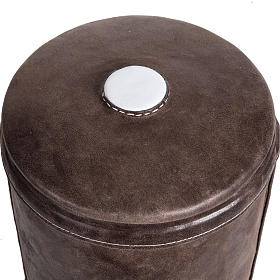 Grabartikel: Aschenurne zylindrisch, aus synthetischem Marmor, mit Nappaleder