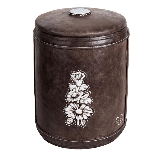 Cremation urn in synthetic marble and soft leather 1