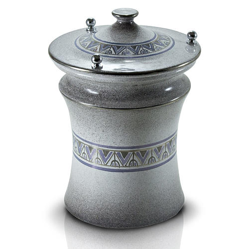 Cinerary urn in ceramic with pommels, brass, pearl and platinum 1