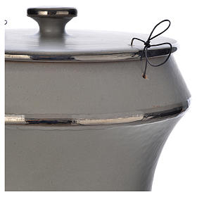 Grabartikel: Aschenurne aus Keramik hellgrau