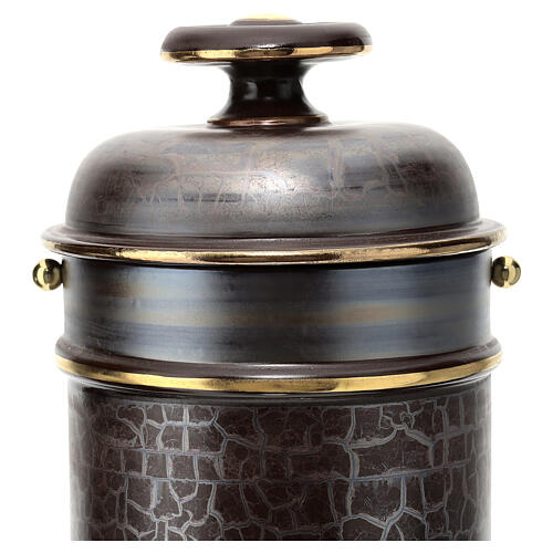 Cremation urn in white ceramic 2