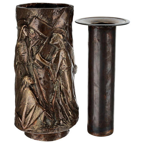 Flower vase in bronzed brass with basin 8