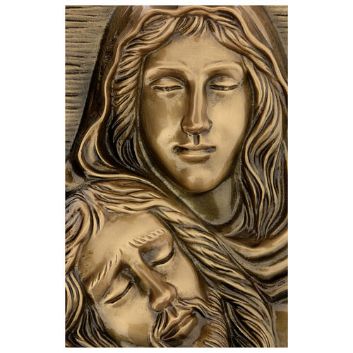 Pietà w brązie, pierwszy plan, 34×19 cm – na ZEWNĄTRZ 2