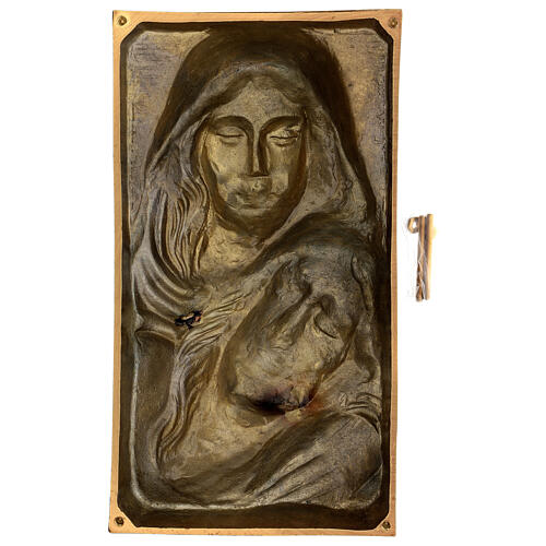 Pietà w brązie, pierwszy plan, 34×19 cm – na ZEWNĄTRZ 5
