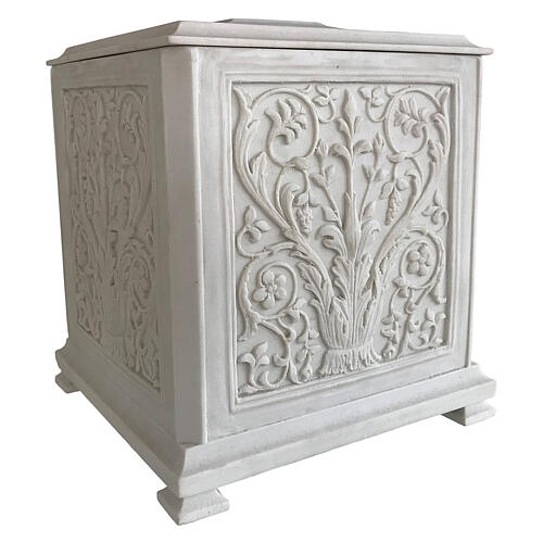 Renaissance funeral urn box, in polished reconstituted marble 2