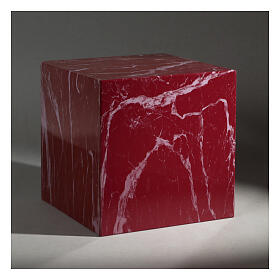 Glossy and smooth cubic funeral urn with red-veined marble finish, 5 L