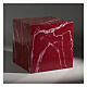 Glossy and smooth cubic funeral urn with red-veined marble finish, 5 L s2