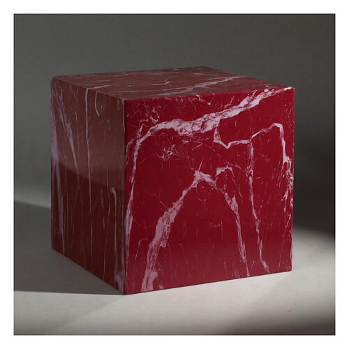 Urne cinéraire cubique lisse effet marbre veiné rouge brillant 5L 2