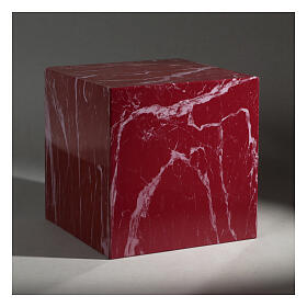 Smooth cube funeral urn with glossy red veined marble effect 5L