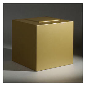 Embossed parallelepiped funeral urn with matte gold finish, 5 L