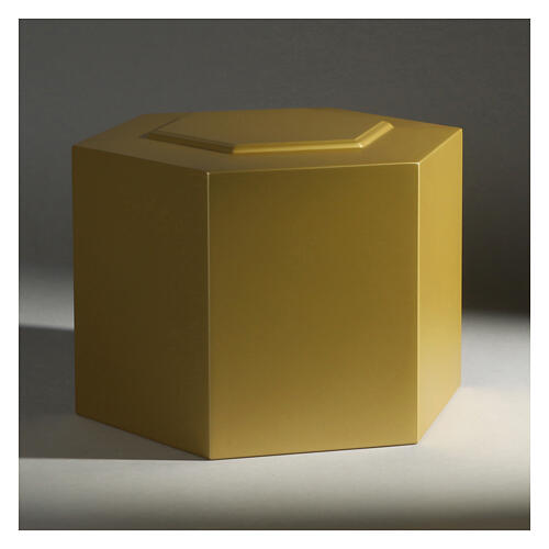 Urna funerária hexágono com saliência envernizada ouro opaco 5L 2