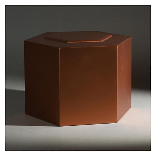 Embossed hexagonal funeral urn with matte copper finish, 5 L 2