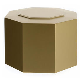 Embossed octagonal funeral urn with matte gold finish, 5 L