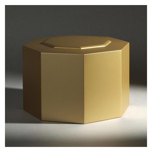 Octagonal funeral urn in matte gold lacquer 5L 2