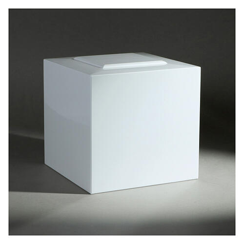 Glossy white lacquered funerary urn, embossed cube, 5 L 2