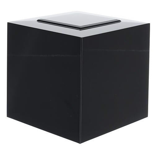 Glossy black lacquered funerary urn, embossed cube, 5 L 1