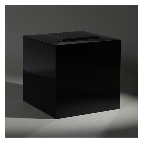 Urne funéraire cube à bossage laqué noir brillant 5L 2
