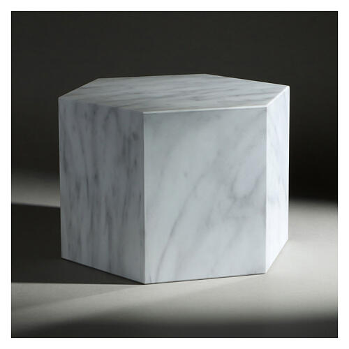 Ascheurne, sechseckige Grundform, glatte Oberfläche, Carrara-Marmor-Effekt, glänzend, 5L 2