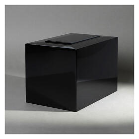 Ascheurne, Quaderform mit leicht erhabenen rechteckigem Aufsatz, schwarz lackiert, glänzend, 5L