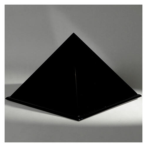 Ascheurne, Pyramidenform, glatte Oberfläche, schwarz glänzend lackiert, 5L 2