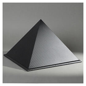 Pyramidal urn, smooth surface with matte carbon-kevlar look, 5L