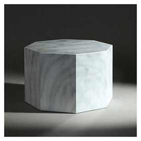 Ascheurne, achteckige Grundform, glatte Oberfläche, Carrara-Marmor-Effekt, glänzend, 5L