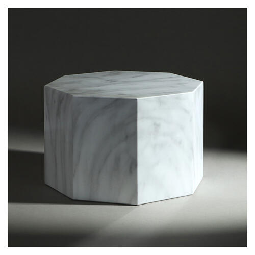 Smooth octogonal urn, polished Carrara marble look, 5L 2