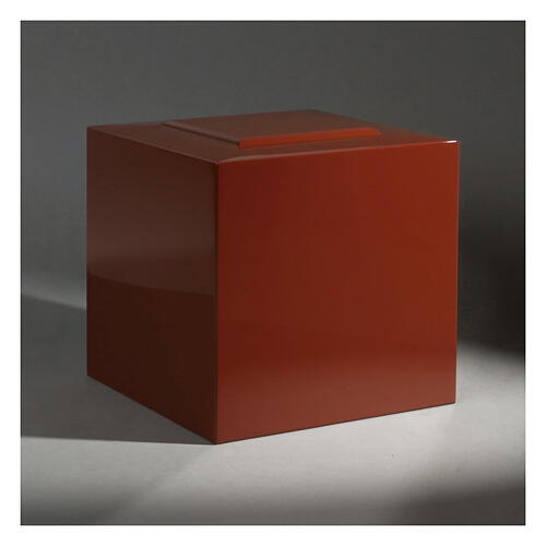 Ascheurne, Würfelform mit leicht erhabenen quadratischen Aufsatz, glänzend rot lackiert, 5L 2