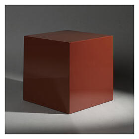 Cubic urn, smooth surface with glossy red lacquered finish, 5L