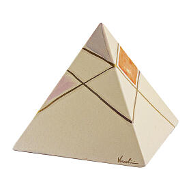 Urne in Pyramidenform, Weiß mit rosa und orangefarbenen Details, geometrisches Motiv, Keramik – 25x26x26 cm, 5 Liter
