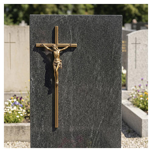 Kruzifix zur Wandbefestigung – 40 × 16 cm, Metall in Bronzeoptik 2