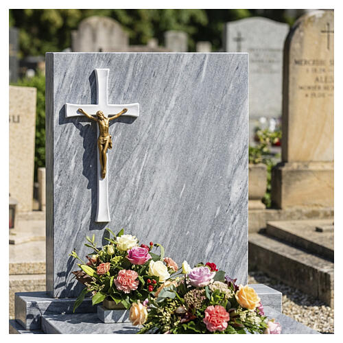 Croix murale avec Christ finition marbre de Carrare 2