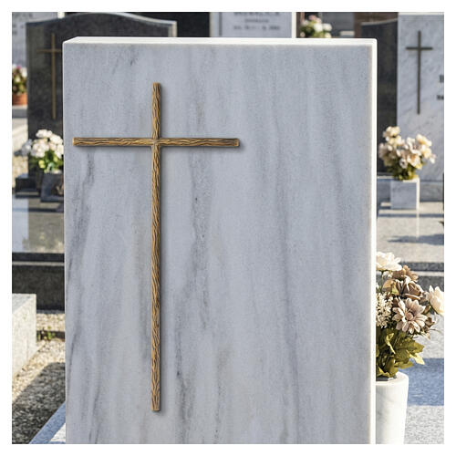 Croix murale en bronze effet bois 45x25 cm pour extérieur 2