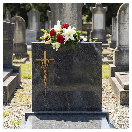 Krzyż z Chrystusem, brązowany, smukła forma, do montażu na ścianie 2