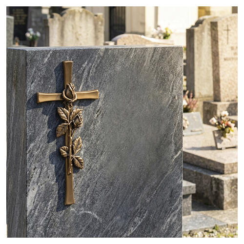 Croix latine murale bronze avec branche de roses pour extérieur 2