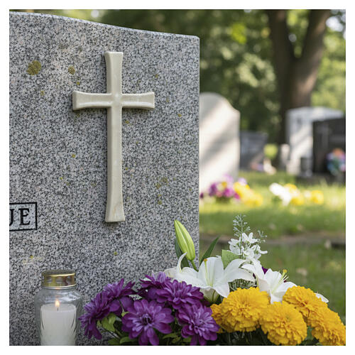 Croix murale latine effet marbre botticino pour extérieur 2