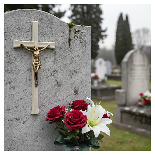 Croix murale Christ en bronze effet marbre botticino 2