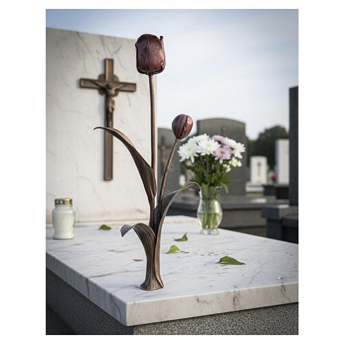 Bronze grave ground tulip with red patina, 50x20 cm 2